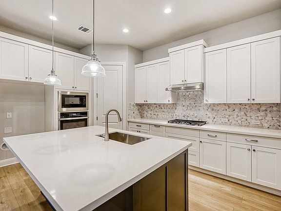 5th image of 214 Prickly Poppy Loop