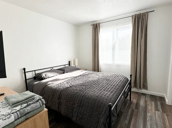 909 Delta Dr NE #2, Salem, OR 97303