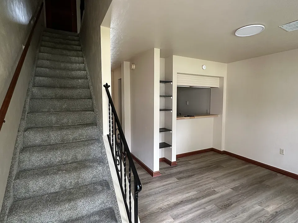 150 S Lakeside Dr #4