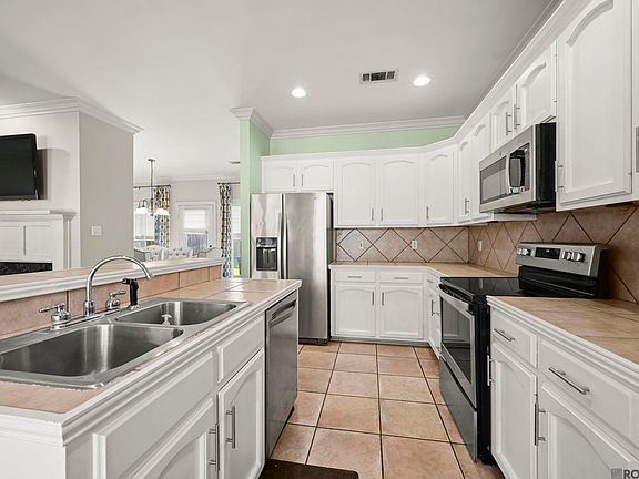 4th image of 10204 Springrose Ave