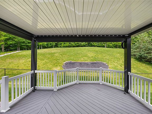 5th image of 7 Rothbury Cir