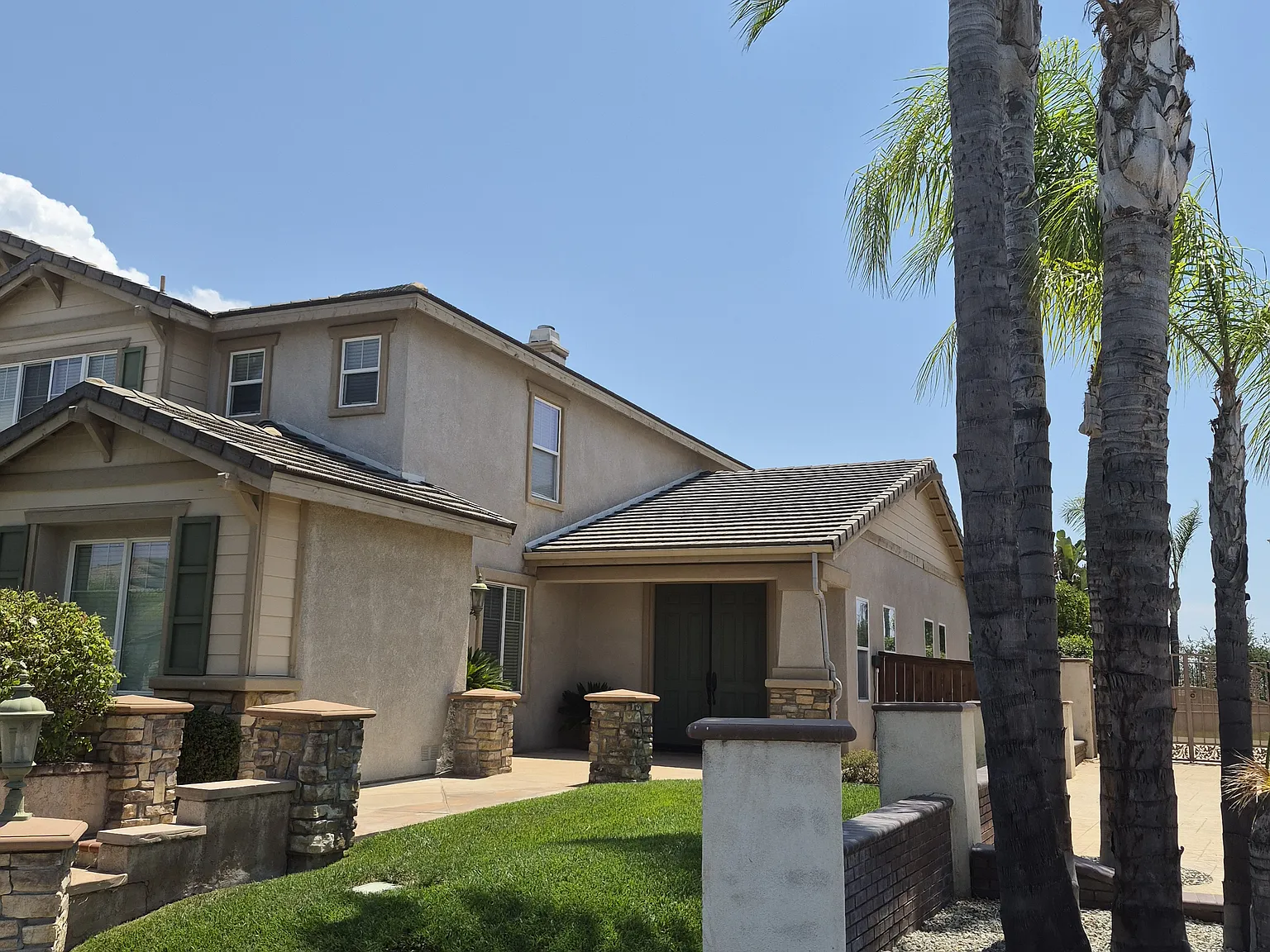 4 bed, 3928 sqft, $4,250 — Photo 2