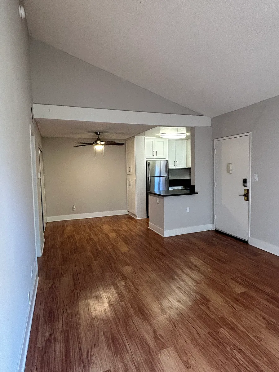 Building Photo - 5405 E Cochran St #32
