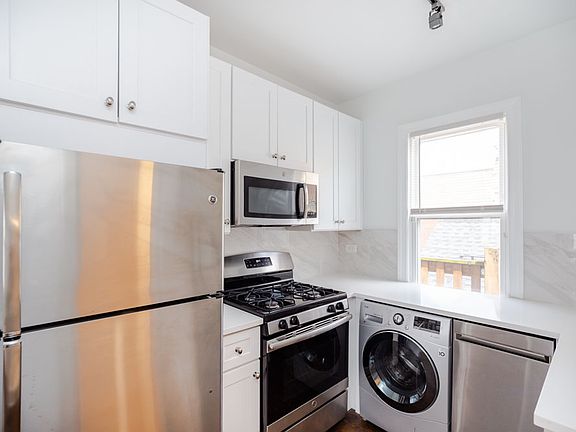3rd image of 2646 N Marshfield Ave #2R