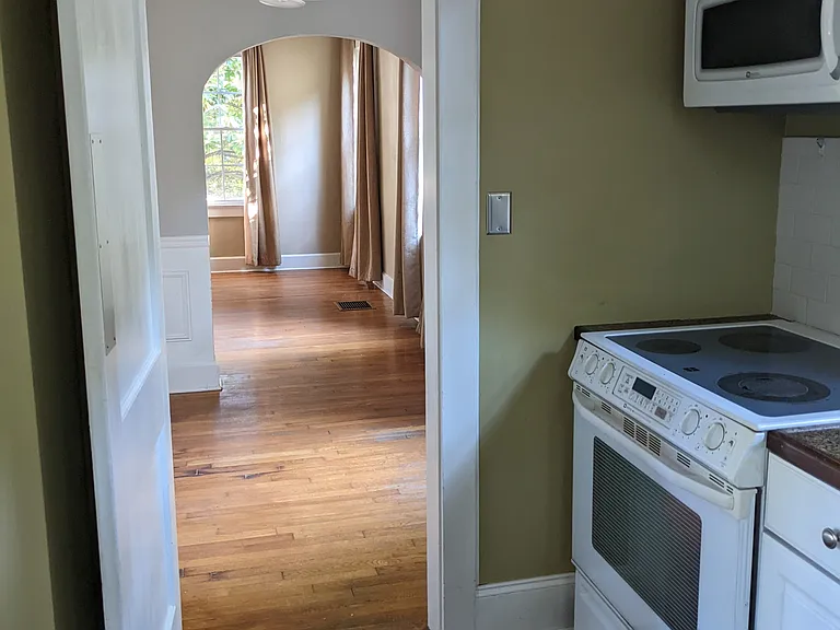 209 E Faris Rd — Photo 10