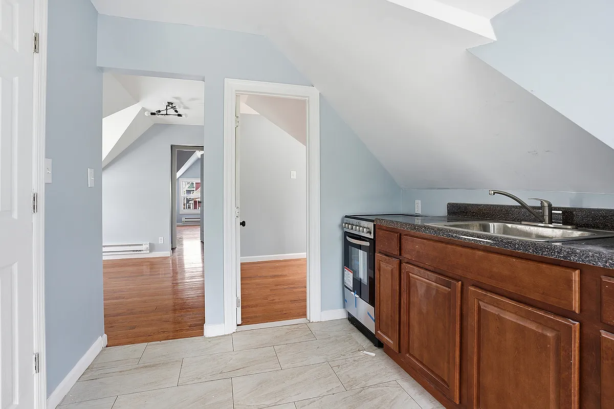 Photo 2 of 11 - 921 S 17th St #3 - Newark, NJ Building Photo - 921 S 17th St #3
