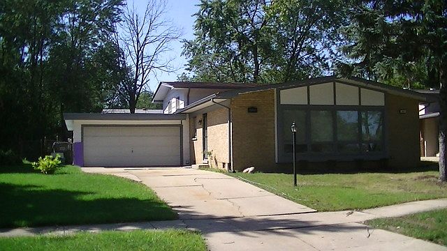 1st image of 220 N Pleasant Dr
