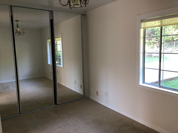 4th image of 473 Irving Ct