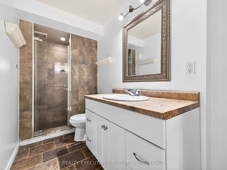 389 Wright Cres — Photo 35