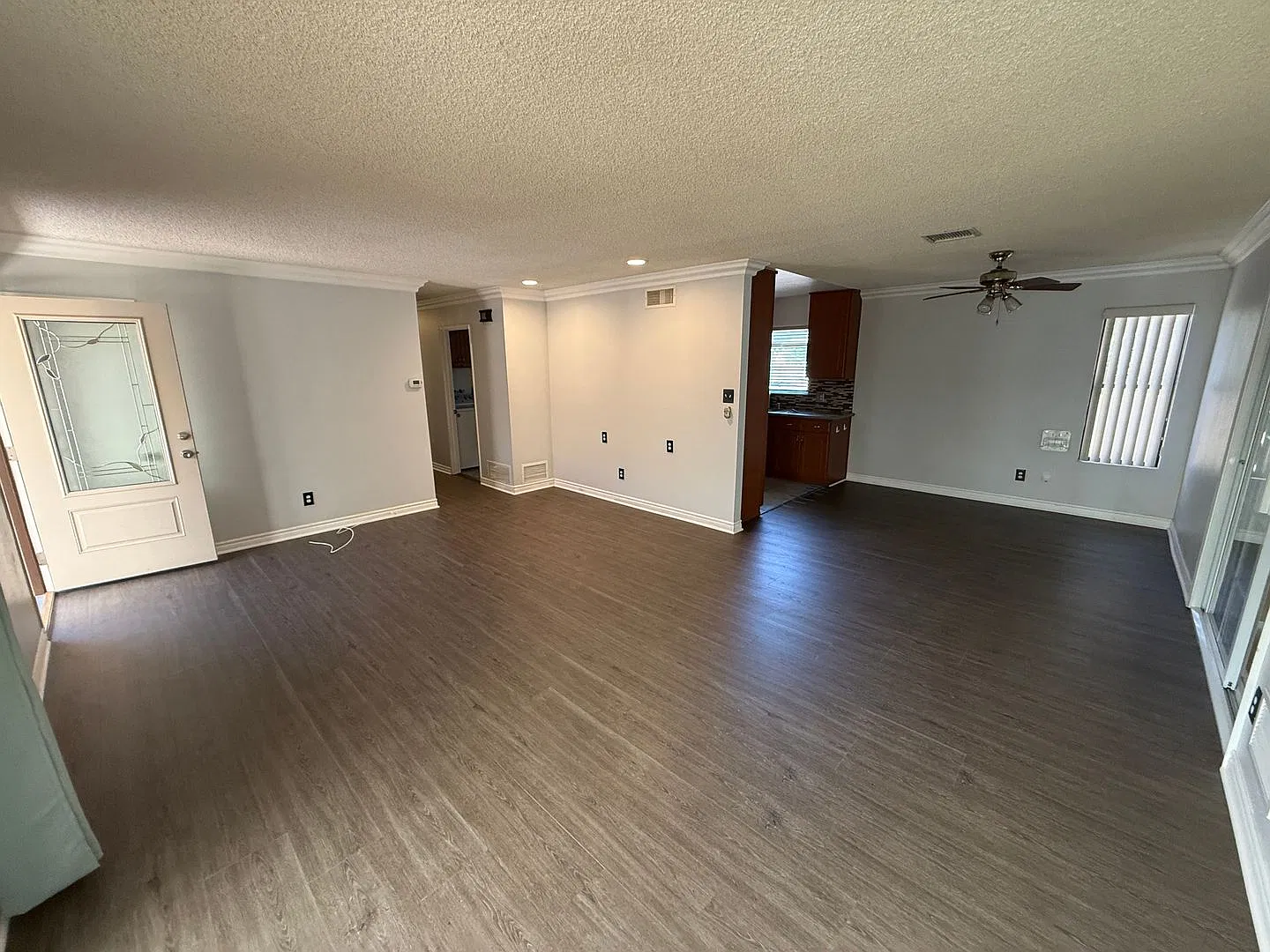 5 Rooms, Great Covered Patio!! — Photo 3