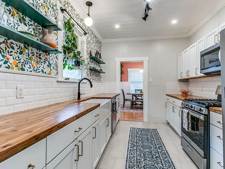 1004 Edison Dr — Photo 12
