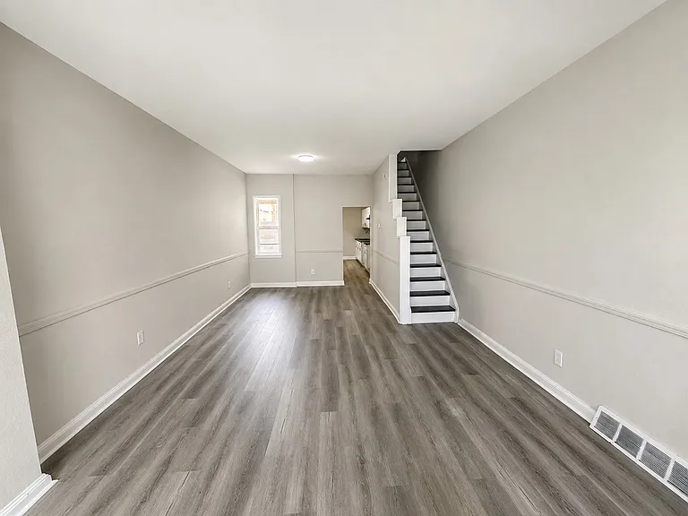 811 W Cumberland St — Photo 2
