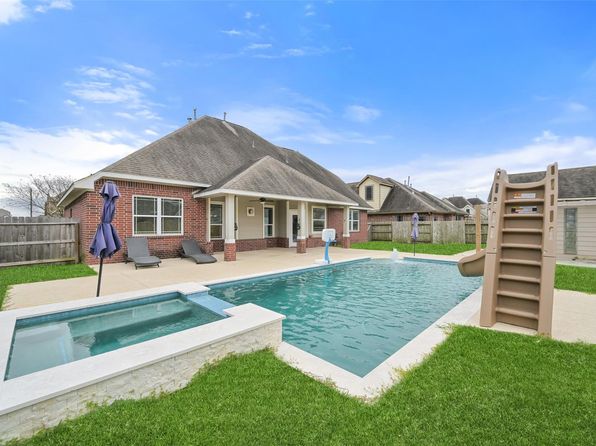 14031 Hawthorne Cir, Mont Belvieu, TX 77523