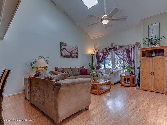 5th image of 2310 Oak Knoll Dr