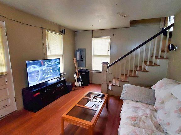 4th image of 3207 Campbell Ave