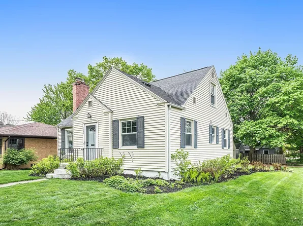 1043 Lake Grove Ave SE, East Grand Rapids, MI 49506