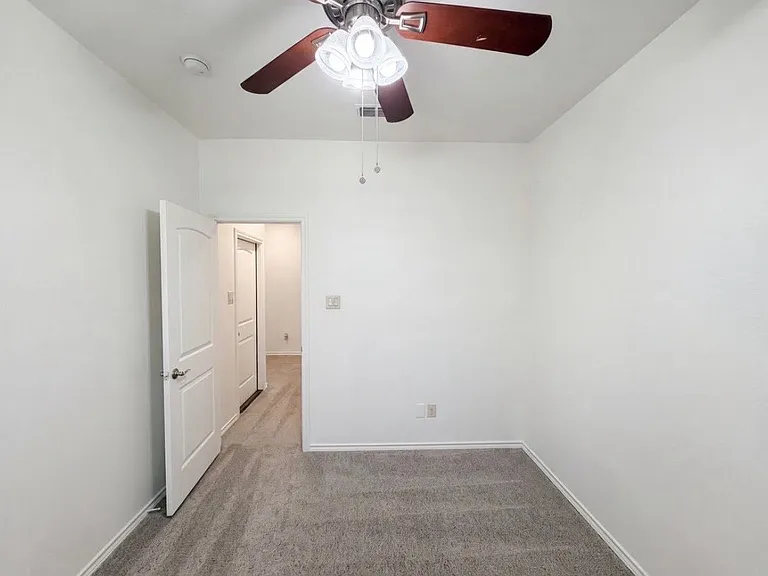 1008 Edgewater Dr — Photo 9