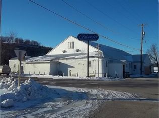 1202 N 4th St, Guttenberg, IA 52052