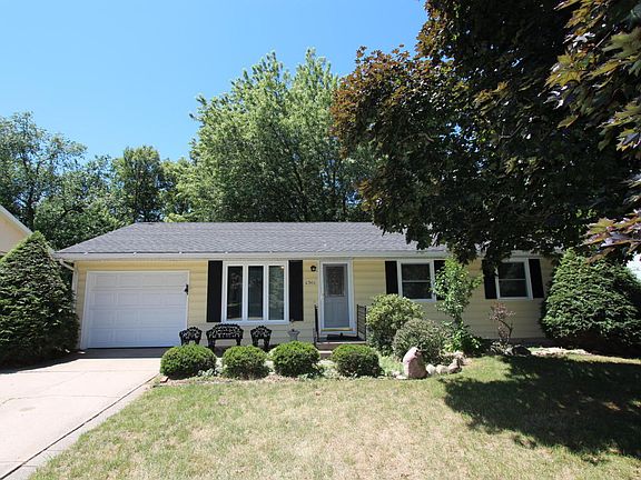 2nd image of 2312 Fair Oaks St E