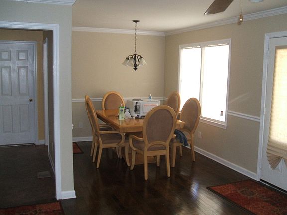 Dining Room 10' x 9'