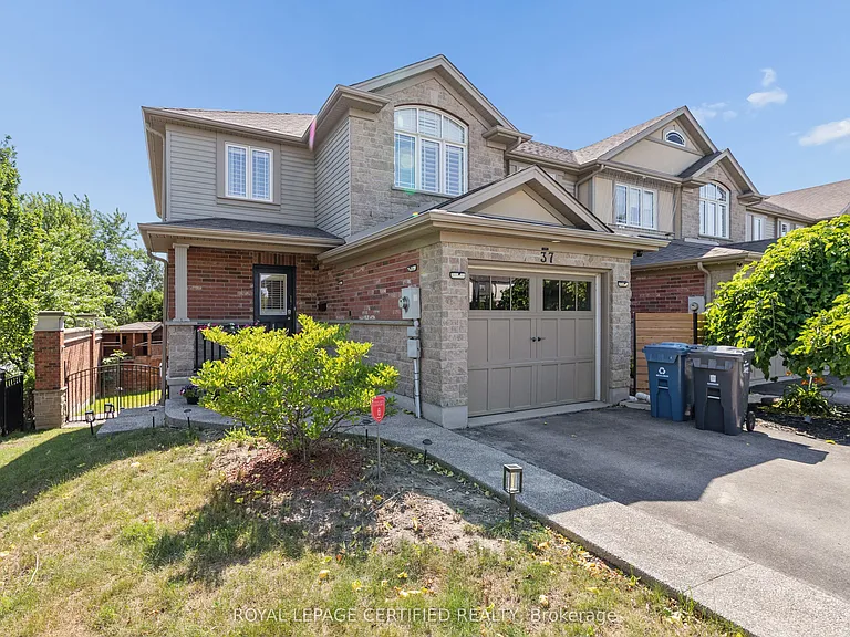 37 Wilkie Cres — Photo 2