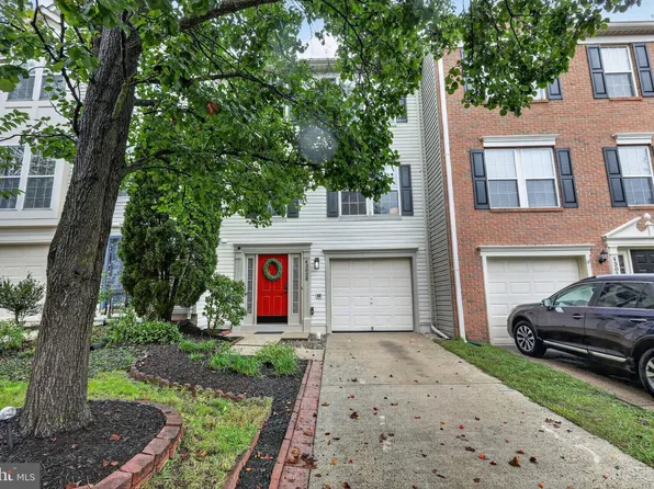 43028 Golf View Dr, Chantilly, VA 20152