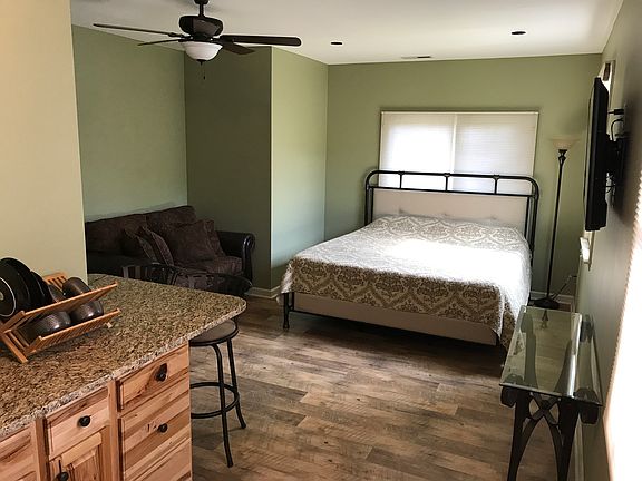 Separate entrance studio 