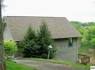 1965 McCroskey Ln, Sevierville, TN 37876