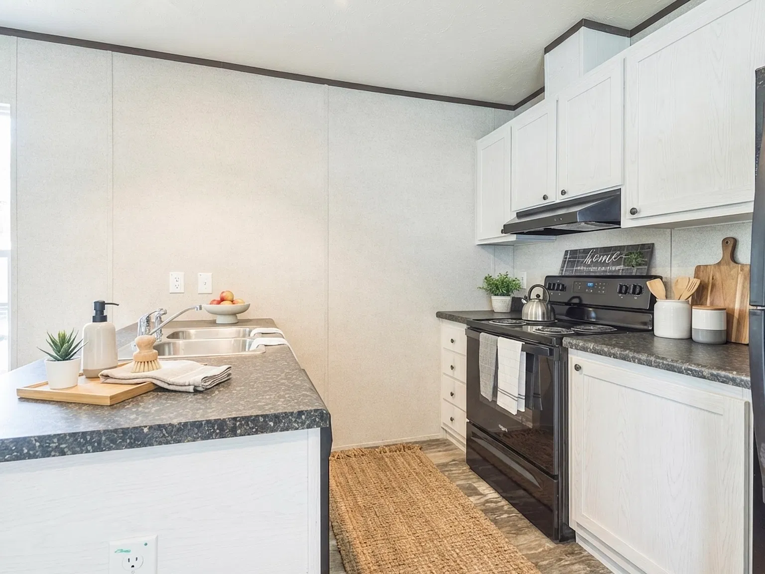 3 bed, 924 sqft, $1,400 — Photo 3