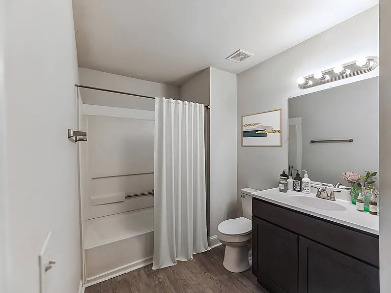 King George Apartments — Photo 6