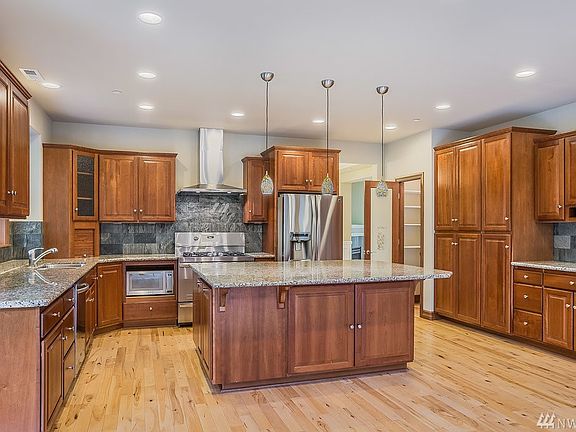 Very spacious kitchen with newer appliances and walk-in pantry