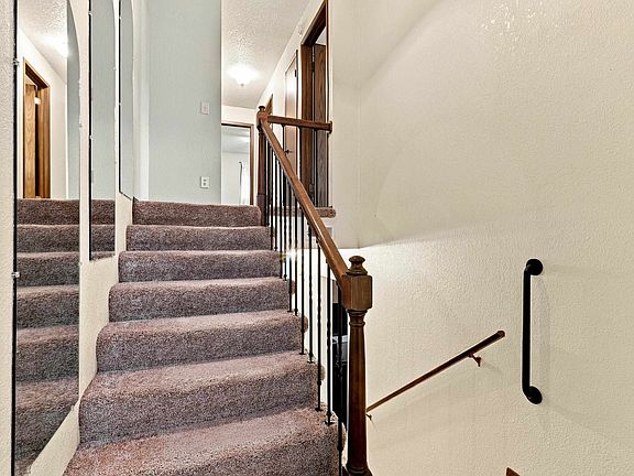 3rd image of 885 Stone Ridge Pl