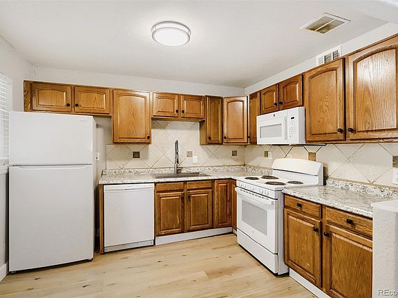 3rd image of 987 Vaughn Street