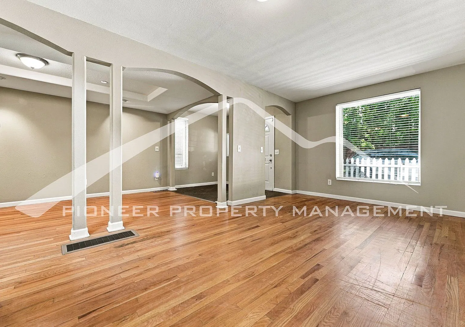 Gorgeous Home with Washer/Dryer and Covered Parking — Photo 4