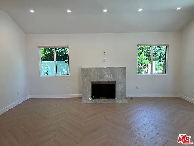 13338 Magnolia Blvd — Photo 11