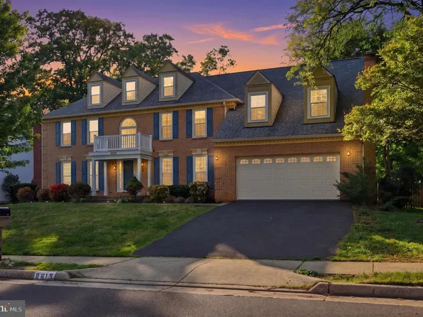 8619 Oak Chase Cir, Fairfax Station, VA 22039