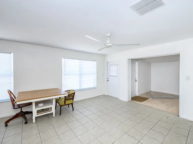 510 Sharon Cir — Photo 5