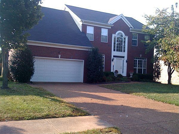 1st image of 725 Glen Oaks Dr