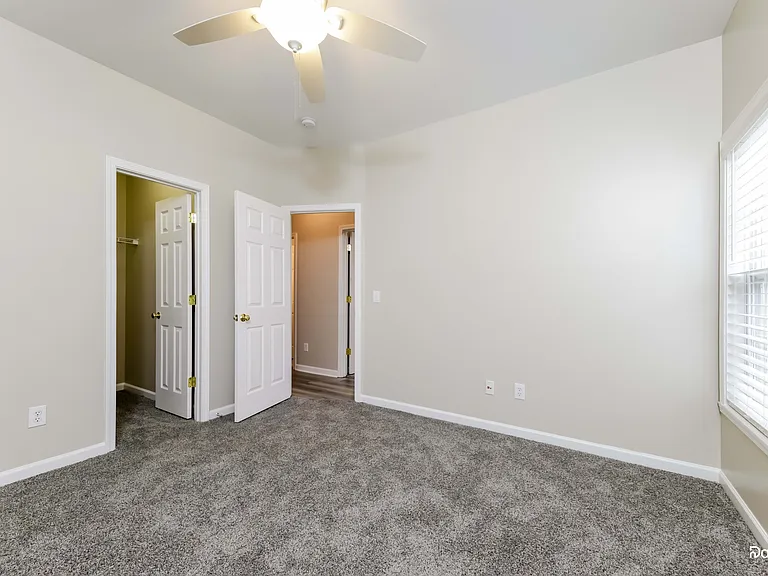 1938 Longburn Dr — Photo 12