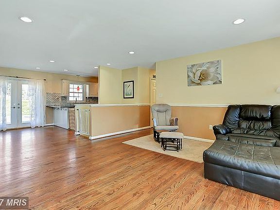 3rd image of 10920 Oak Forest Cir