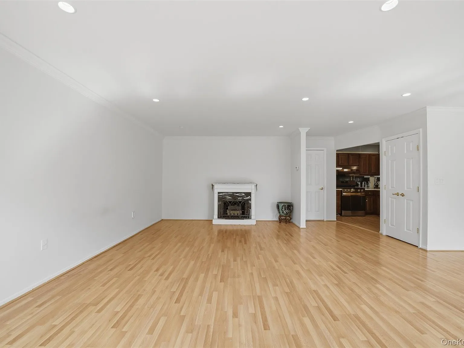 2 bed, 1.5 bath, 1313 sqft, $4,500 — Photo 2