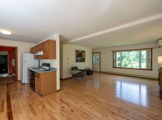 100 Riverside Lane, Royalton, VT 05068