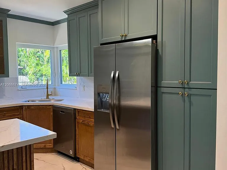 431 Candia Ave — Photo 14