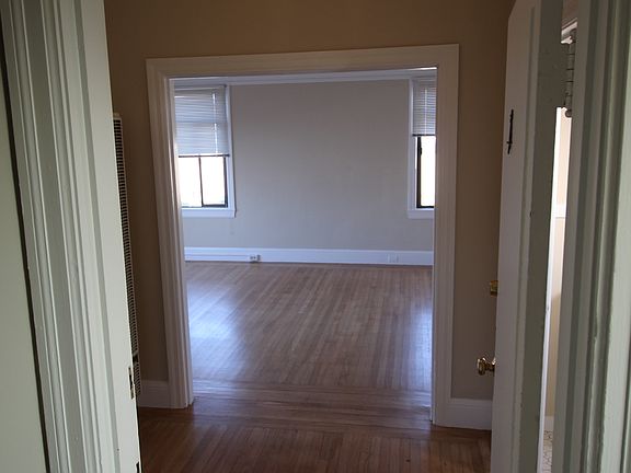 4th image of 210 Jules Ave #1