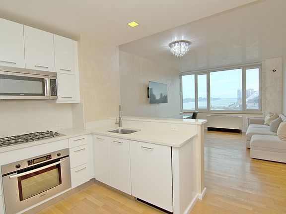 5th image of 635 W 42nd St APT 22B