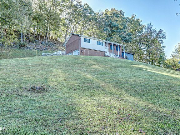 2nd image of 920 S Sherbrooke Cir