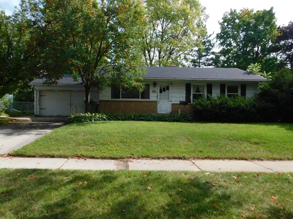 N71W6111 Appletree LANE, Cedarburg, WI 53012