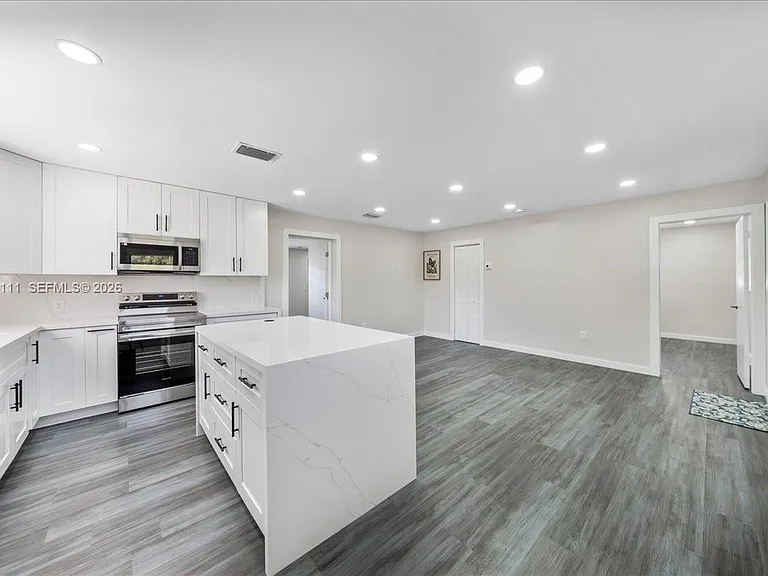 7705 SW 66th St — Photo 42