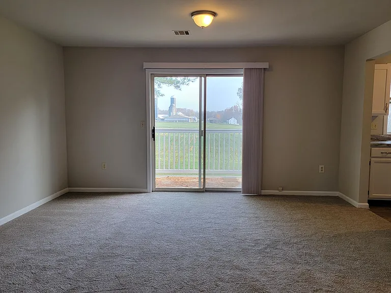 63 Hilldale Dr — Photo 4