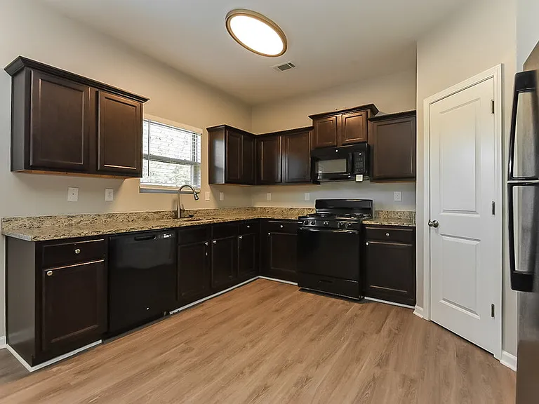 311 Caledonian Cir — Photo 8